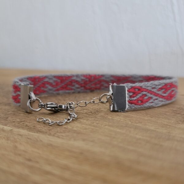 photo d'un bracelet Dragons de Dublin gris et rouge