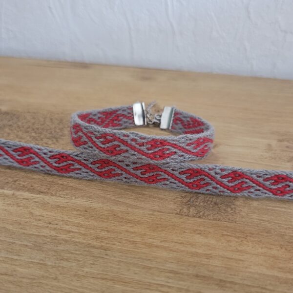 photo d'un bracelet Dragons de Dublin gris et rouge
