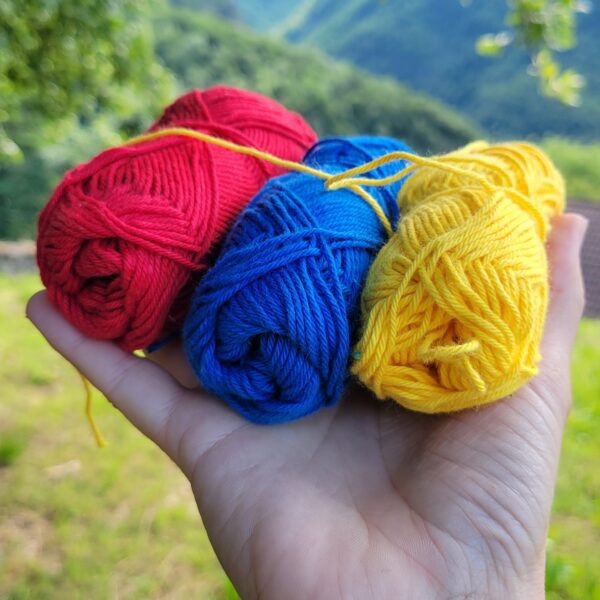 couleurs du kit de tissage galon de Ladoga : rouge, jaune, bleu