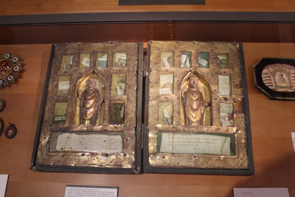 photographie du coffret reliquaire de Saint Césaire d'Arles et Saint Blaise martyr de Sébaste