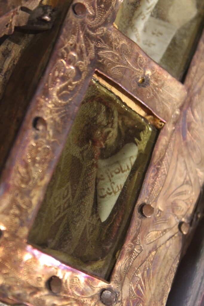 Photographie du galon de Saint-Césaire d'Arles