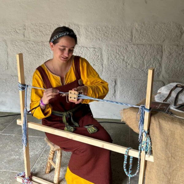 photo d'une démonstration de tissage aux cartes