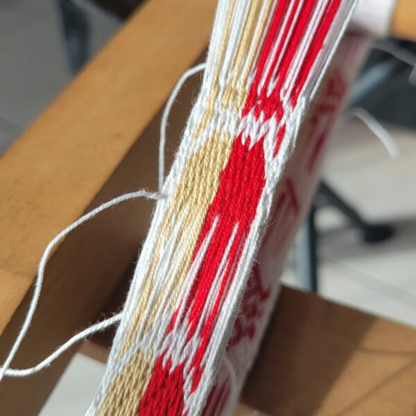 photo des tests réalisés dans le cadre de la reproduction du galon de Saint Césaire d'Arles