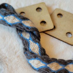 Kit de tissage aux cartes – galon losanges