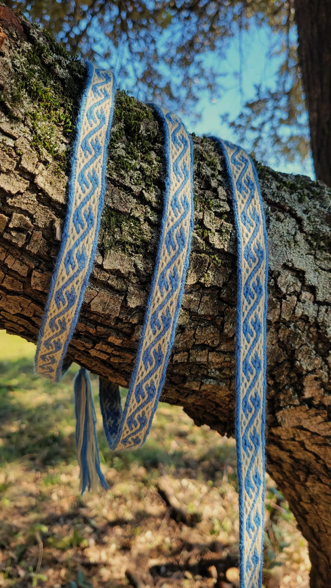 ceinture médiévale tissée aux cartes avec le motif des dragons de Dublin en bleu