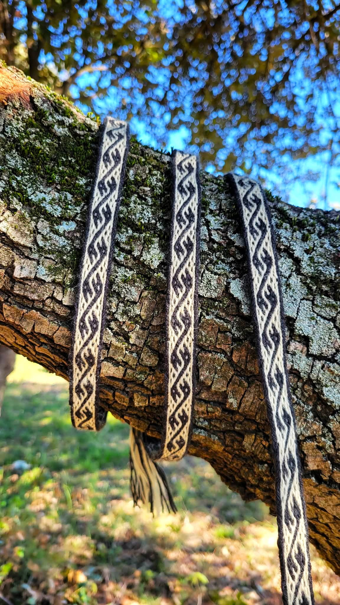 ceinture médiévale tissée aux cartes avec le motif des dragons de Dublin en noir