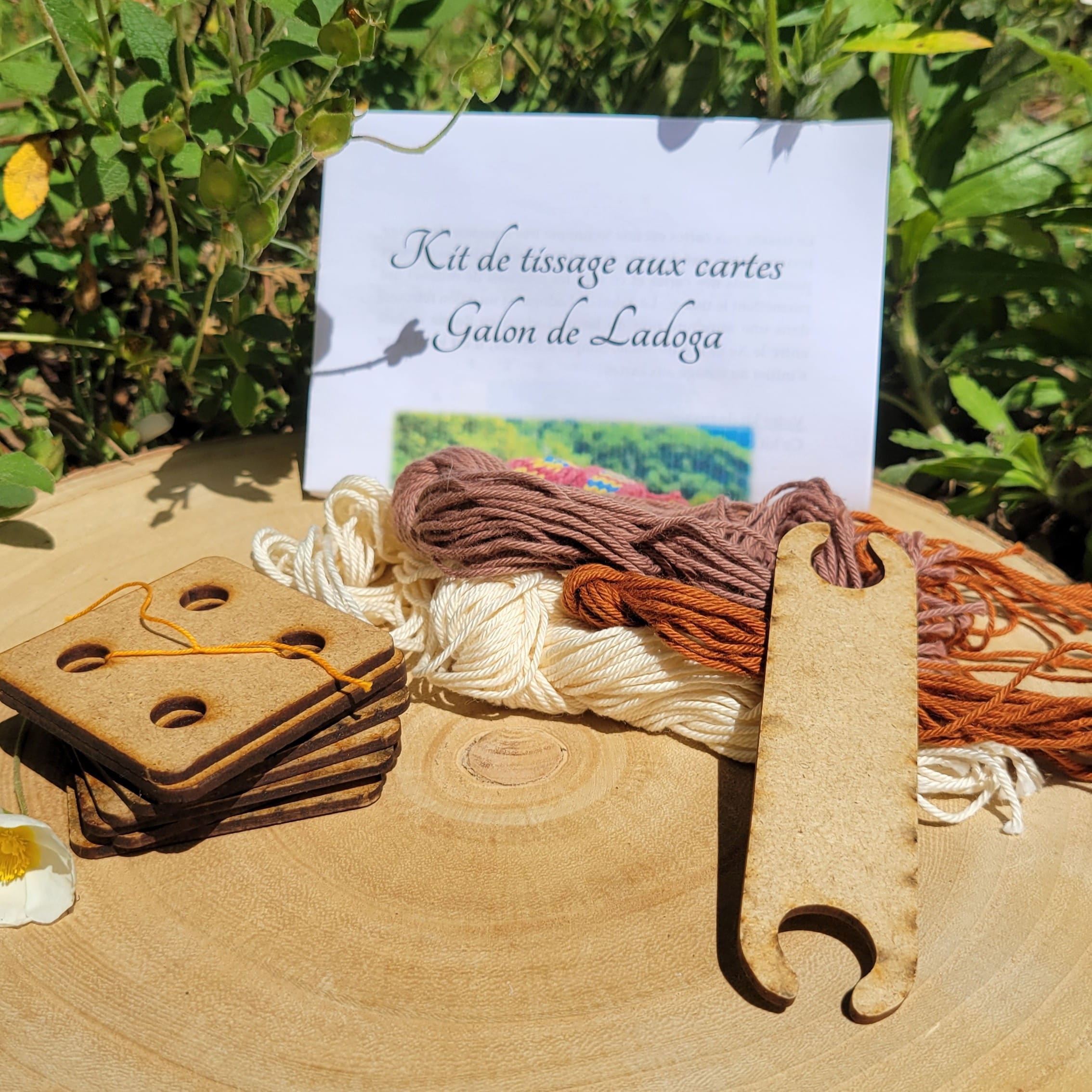 contenu du kit de tissage aux cartes du galon de Ladoga brun